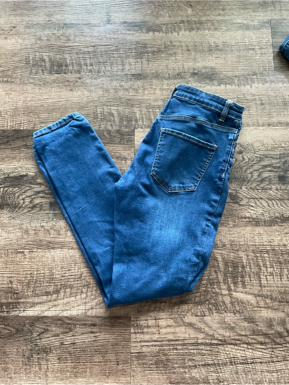 Forever 21 Women's Skinny Jeans - Medium Blue Wash